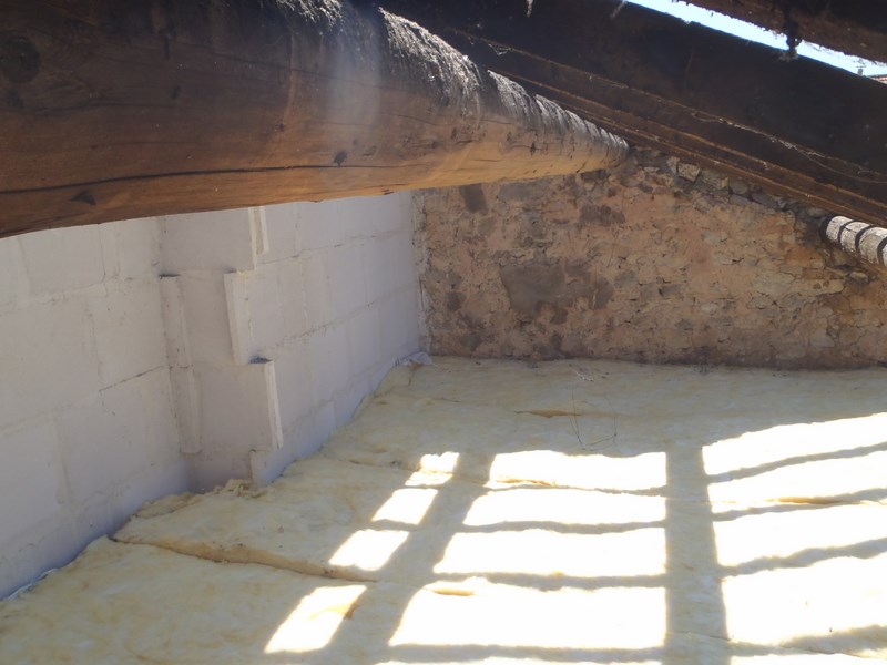 Pose de l'isolation en laine de verre à Marseille 13